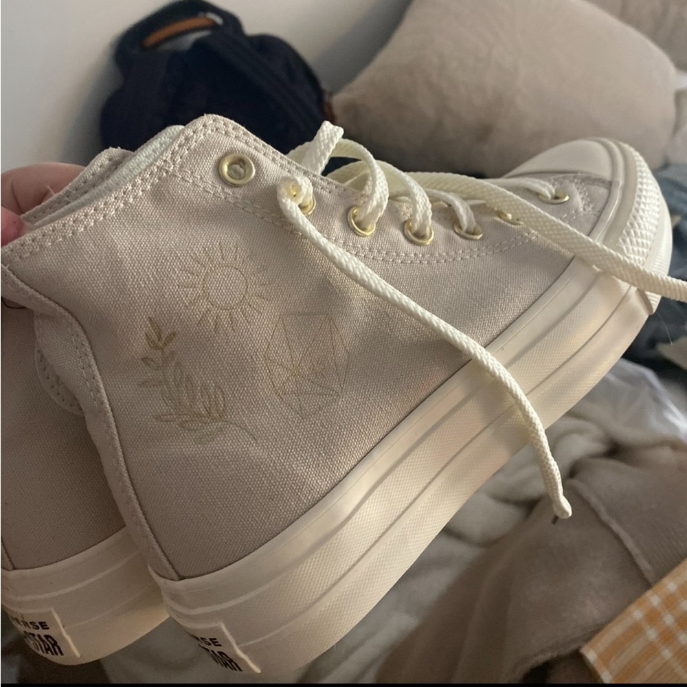 Size 7 high-top platform converse